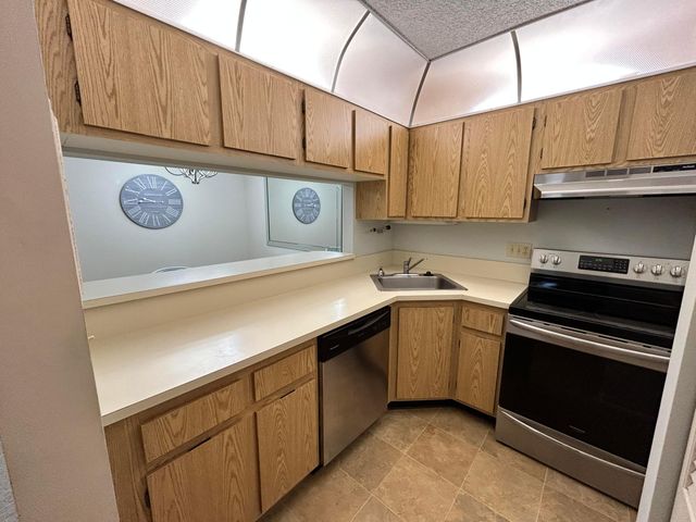 6531 SE Federal Highway E202, Stuart, FL 34997