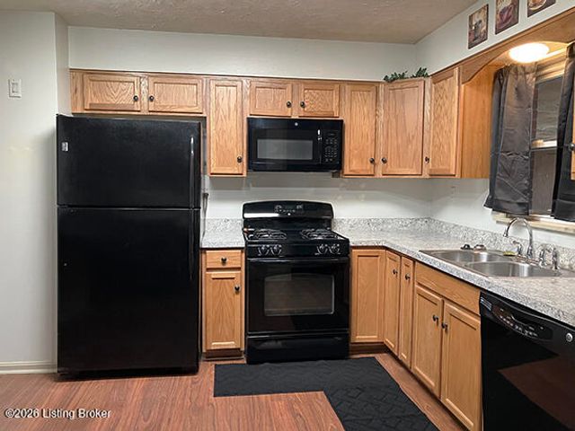9616 Lyric Ln, Jeffersontown, KY 40299