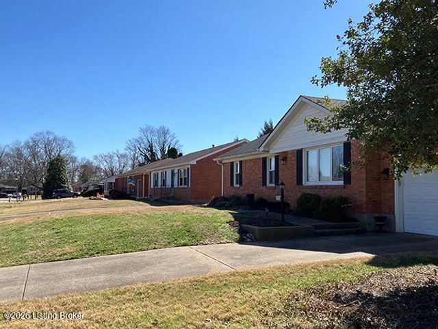 9616 Lyric Ln, Jeffersontown, KY 40299