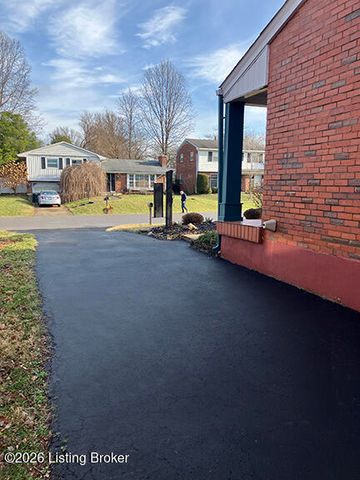 9616 Lyric Ln, Jeffersontown, KY 40299