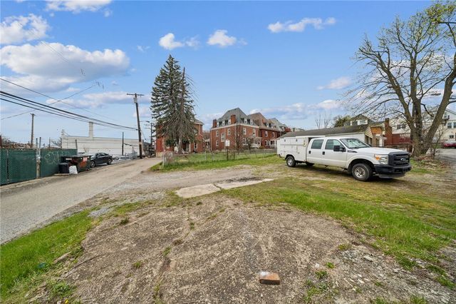 425 S Winebiddle St, Bloomfield, PA 15224