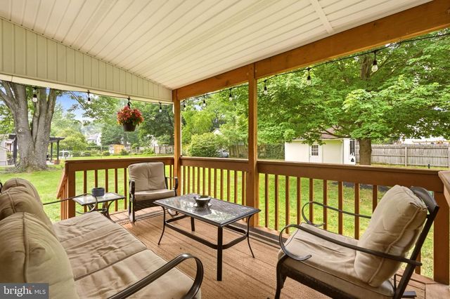135 LONGSHORE AVE, Yardley, PA 19067