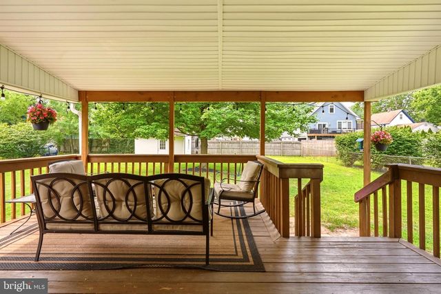135 LONGSHORE AVE, Yardley, PA 19067