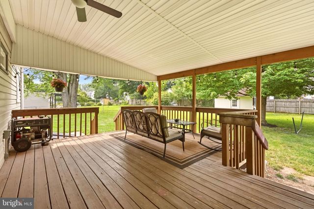 135 LONGSHORE AVE, Yardley, PA 19067