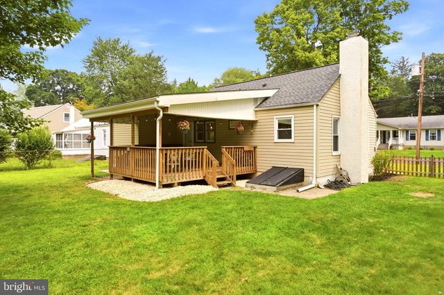 135 LONGSHORE AVE, Yardley, PA 19067