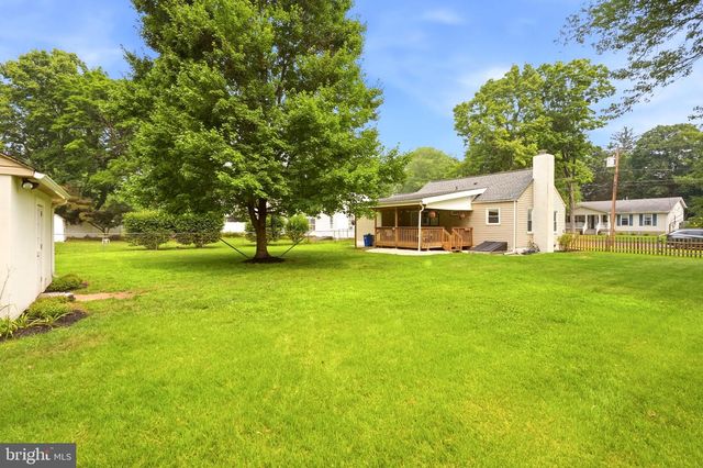 135 LONGSHORE AVE, Yardley, PA 19067