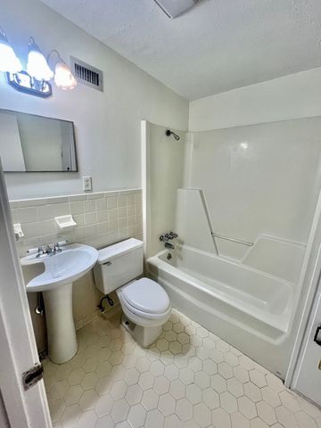 114 Westmont, Dothan, AL 36301