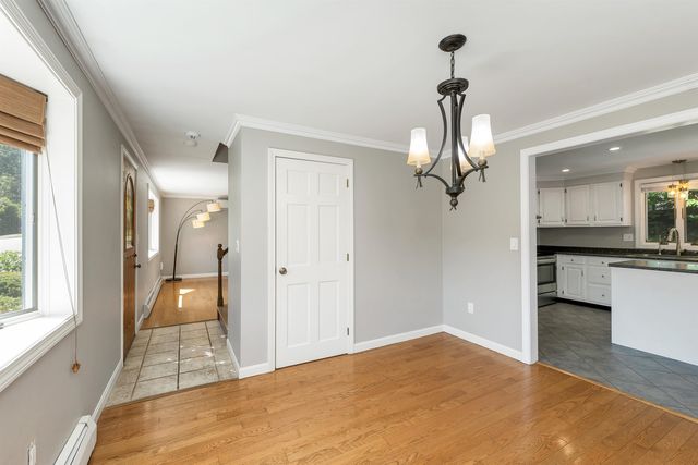22 Jonathan Lane, Manchester, NH 03104