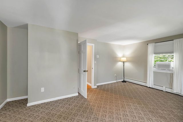 22 Jonathan Lane, Manchester, NH 03104