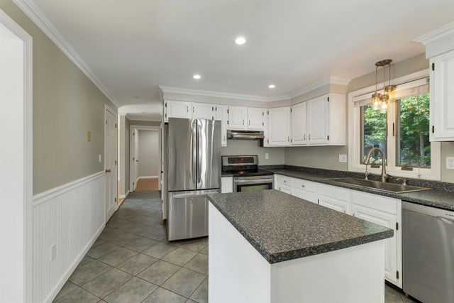 22 Jonathan Lane, Manchester, NH 03104