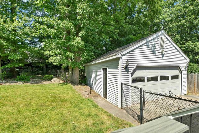 22 Jonathan Lane, Manchester, NH 03104