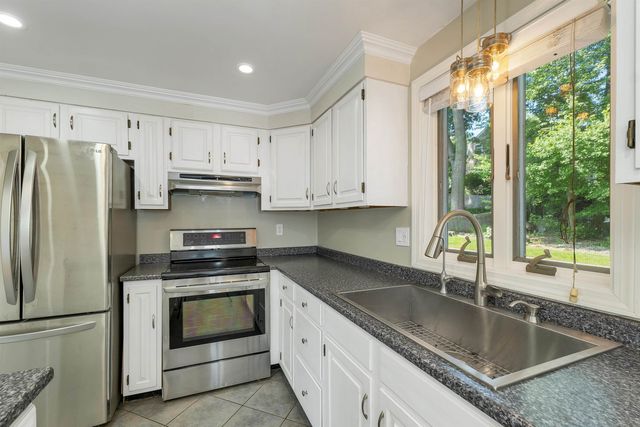 22 Jonathan Lane, Manchester, NH 03104