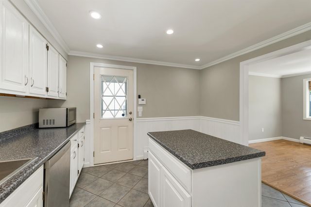 22 Jonathan Lane, Manchester, NH 03104