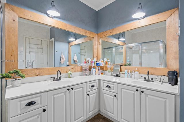 14435 NW 83rd Pl, Miami Lakes, FL 33016