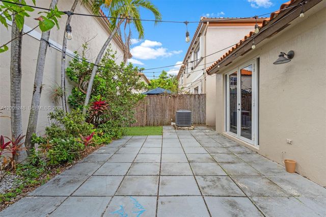 14435 NW 83rd Pl, Miami Lakes, FL 33016