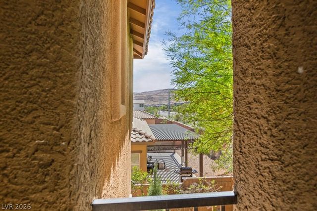 6067 Honeysuckle Ridge Street, Las Vegas, NV 89148