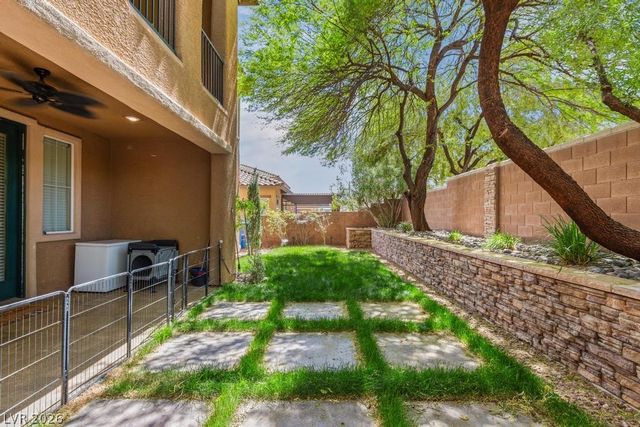 6067 Honeysuckle Ridge Street, Las Vegas, NV 89148