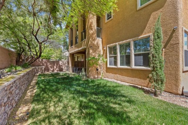 6067 Honeysuckle Ridge Street, Las Vegas, NV 89148