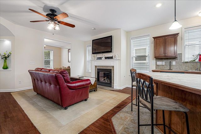 290 ISLAND BLUFF DR, Memphis, TN 38103