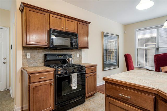 290 ISLAND BLUFF DR, Memphis, TN 38103