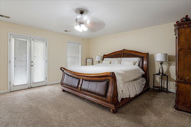 290 ISLAND BLUFF DR, Memphis, TN 38103