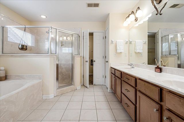 290 ISLAND BLUFF DR, Memphis, TN 38103