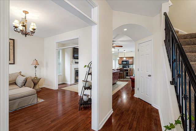 290 ISLAND BLUFF DR, Memphis, TN 38103