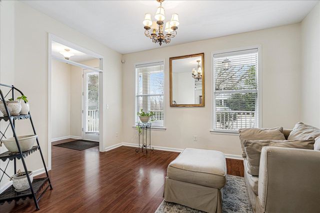 290 ISLAND BLUFF DR, Memphis, TN 38103