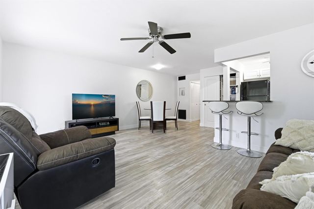 70 Bedford C, West Palm Beach, FL 33417