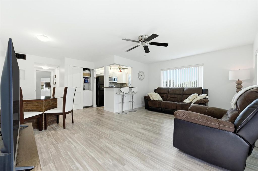 70 Bedford C, West Palm Beach, FL 33417