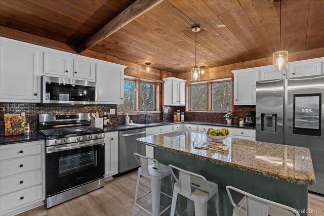 1747 Center Drive, Bedford Township, MI 48182