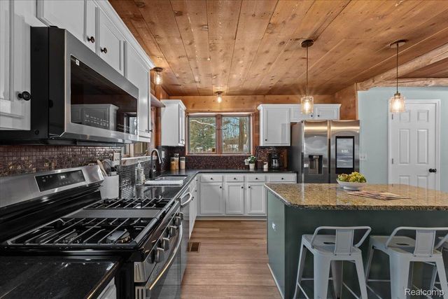 1747 Center Drive, Bedford Township, MI 48182