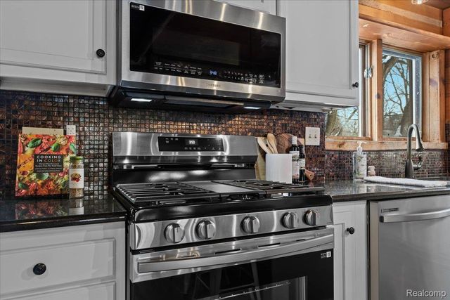 1747 Center Drive, Bedford Township, MI 48182