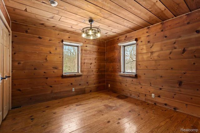 1747 Center Drive, Bedford Township, MI 48182