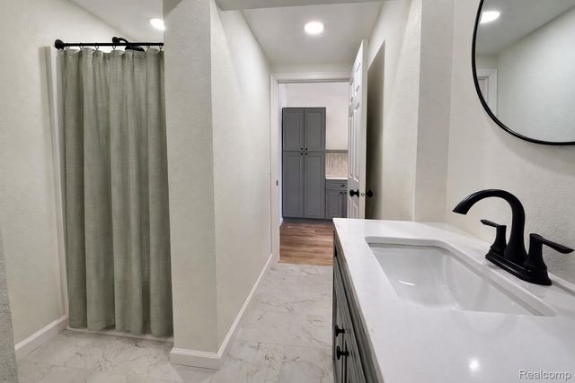 1747 Center Drive, Bedford Township, MI 48182