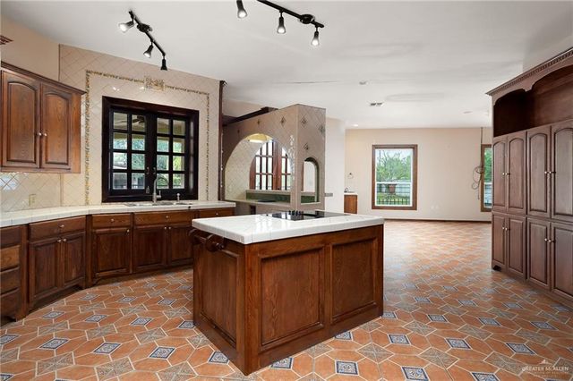 5000 Buddy Owens Avenue, Mcallen, TX 78504