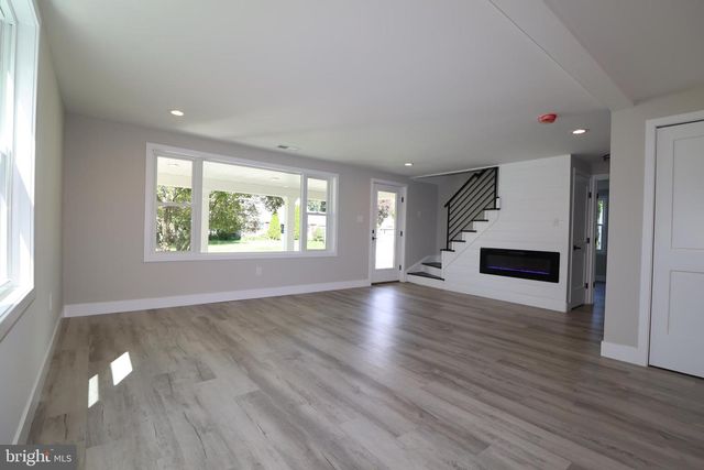 610 BURTON RD, Oreland, PA 19075