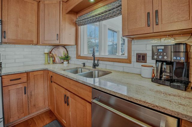 1522 W 5th Street, Cedar Falls, IA 50613