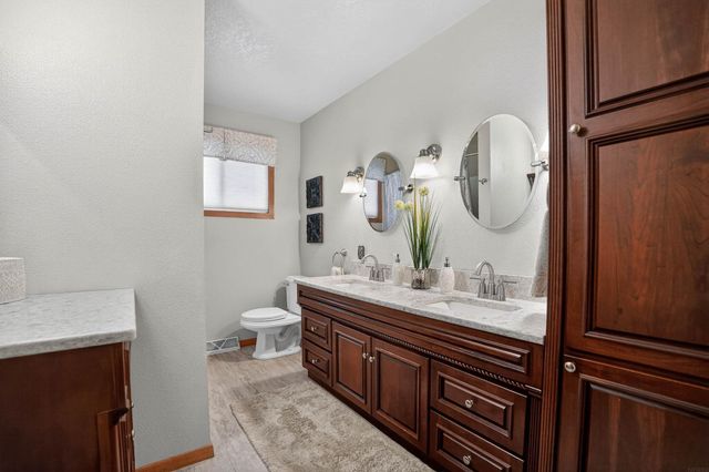 1522 W 5th Street, Cedar Falls, IA 50613