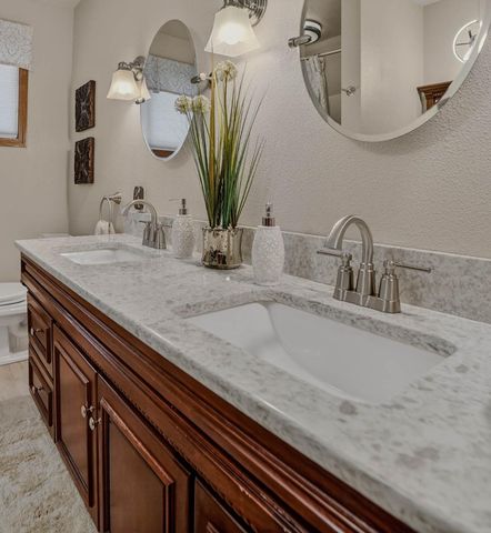 1522 W 5th Street, Cedar Falls, IA 50613