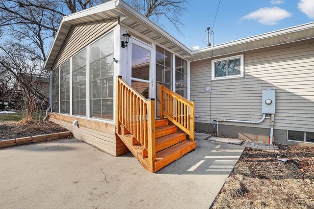 1522 W 5th Street, Cedar Falls, IA 50613