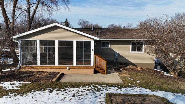 1522 W 5th Street, Cedar Falls, IA 50613