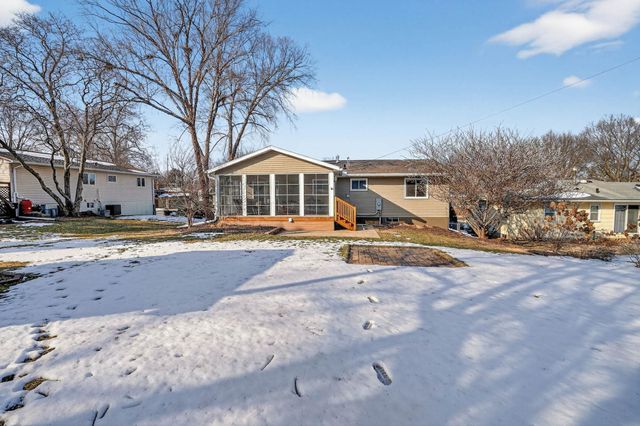 1522 W 5th Street, Cedar Falls, IA 50613