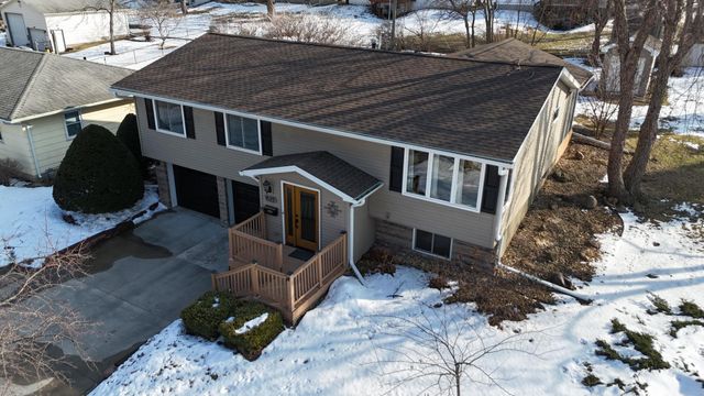 1522 W 5th Street, Cedar Falls, IA 50613