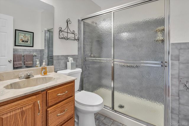 20 Primrose Lane, North Babylon, NY 11703