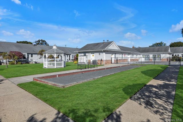 20 Primrose Lane, North Babylon, NY 11703