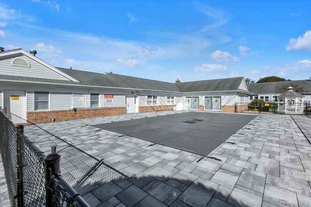 20 Primrose Lane, North Babylon, NY 11703