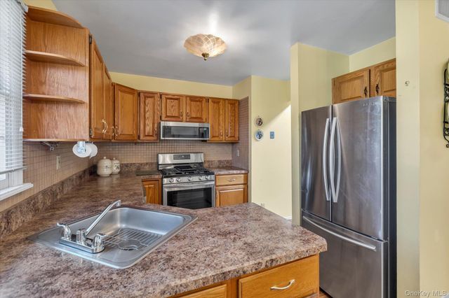 20 Primrose Lane, North Babylon, NY 11703