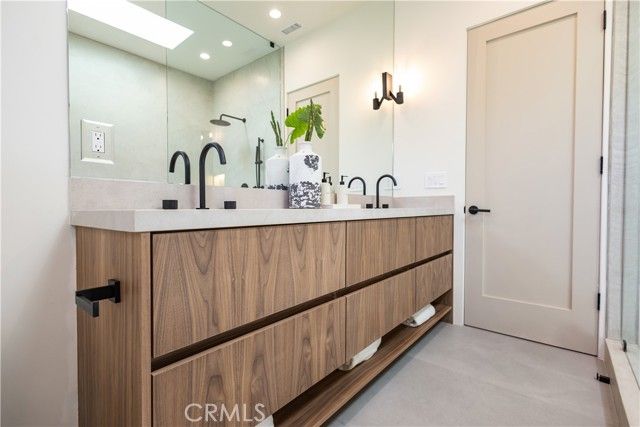 7913 Lasaine, Northridge (los Angeles), CA 91325