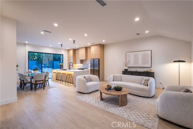 7913 Lasaine, Northridge (los Angeles), CA 91325